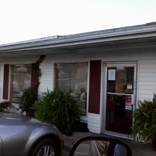 a car parked in front of the restaurant