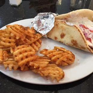 Meat gyro with waffle fries