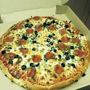 Yum pizza fresh out oven ready for delivery!!