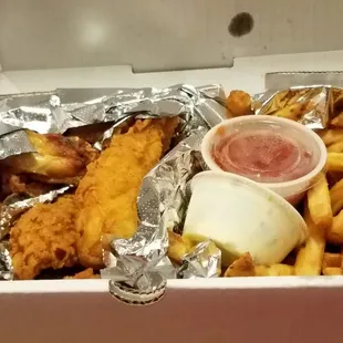 Fish, wings, shrimp and fries