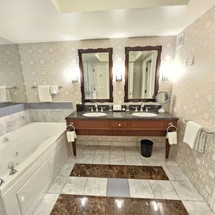 Augustus Tower Fountain View Room restroom. 6/26/2024