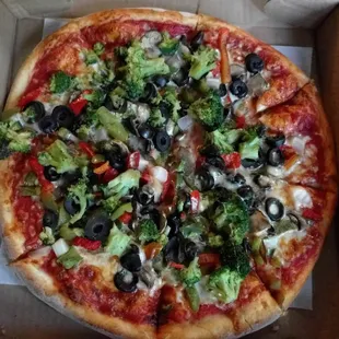 Small vegetarian pizza. Tasty, though a little moist in the middle as is the fate of many veggie pizzas. Enough for two.
