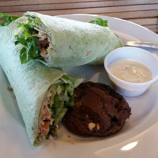 Turkey wrap with spinach and a rocky road chocolate cookie