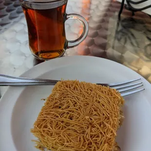 Kadeyefi and hot tea