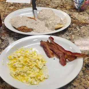 I had the country fried steak meal this morning with a side of bacon. Absolutely delicious and has enough food to fill me up and them some.