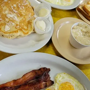 a breakfast of eggs, bacon and pancakes