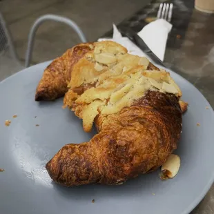 Burnt croissant of Cafe 906