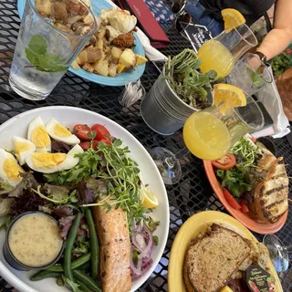 Grilled Salmon Salad Lunch
