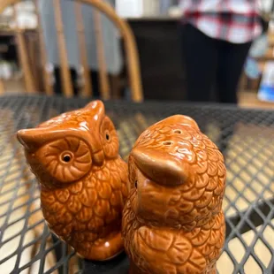 two ceramic owls on a table