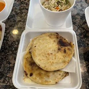 Pupusas Revueltas con curtido