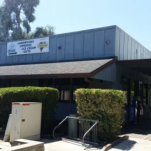 Sign pointing to the Café, which is part of a gift shop.