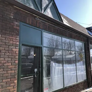 Entrance to the current apace