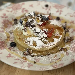 BERRIES &amp; OATS GF PANCAKES.