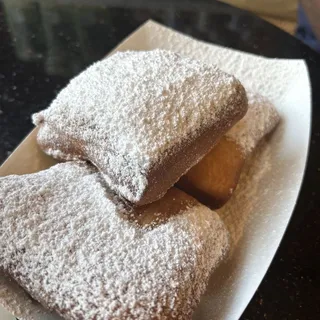 FRESH HAMMADE BEIGNETS 3