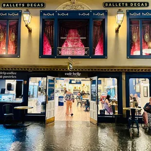 the entrance to the cafe
