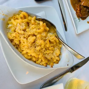 macaroni and cheese with gravy