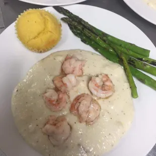 a plate of shrimp and asparagus
