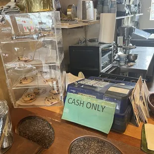 cash only sign on counter