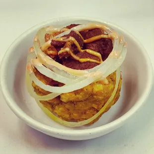 Mofongo relleno de carne frita