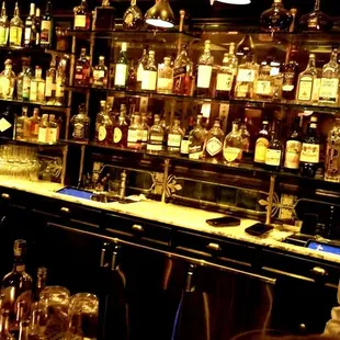 What a stunning bar and resto! It's worth the wait to get a table!