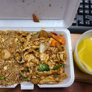 Chicken with vegetables and free wonton soup!