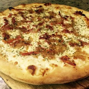 Sundried tomato pizza