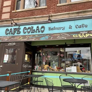 Outdoor seating is available during this pandemic time.