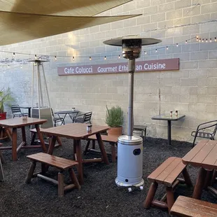 They have ample outdoor seating. So nice !!!