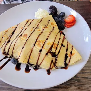Crêpe with berries.