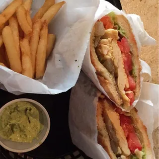 Pan con Pollo Sandwich