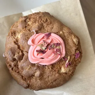 Strawberry Roast Chocolate Chip Cookie made here is awesome, people!  Awesome