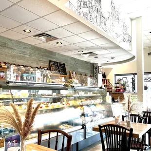 Café, desserts, croissants, fresh juices