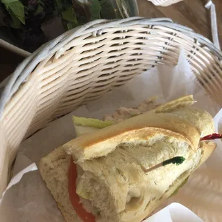 Tuna Mia Lettuce, Tomatoes, Celery and Onions