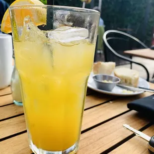 Passion fruit spritzer