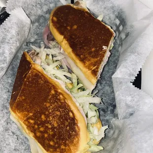 Meida Noche Sandwich with Lettuce &amp; Tomatoes