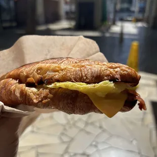 Ham and cheese croissant (with egg)
