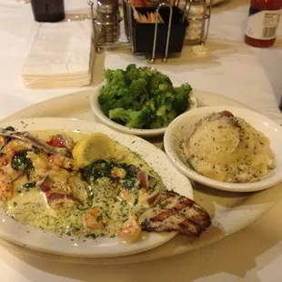 Red Fish Florentine, steamed broccoli, and garlic mashed potatoes! Delish!