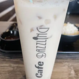 Earl Grey Milk Tea w. Lychee Jelly