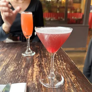 Bellini &amp; Cake Cocktail  - delicious