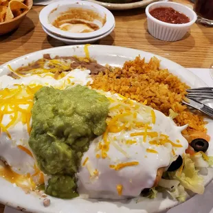 a plate of mexican food