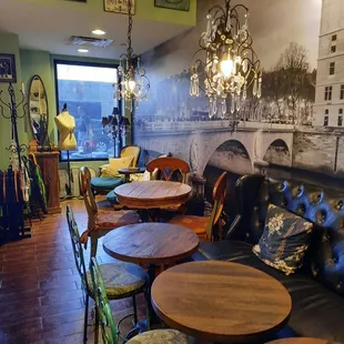 I would draw here if I wasn't at home!! Parking free on Sundays