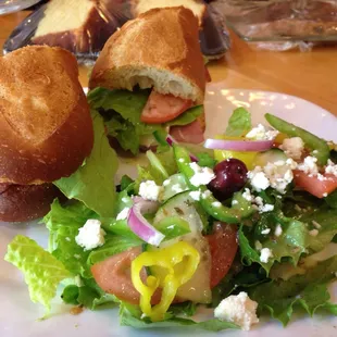 Le Royale de Paris: turkey ham w/Brie, lettuce, tomato, alfalfa, onion, sweet peppers on a baguette