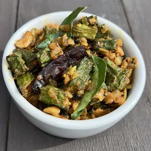 Bindi ( oakra ) cashew fry