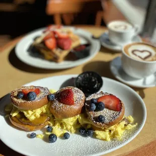 a plate of breakfast items