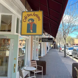 Sidewalk in front of Cafe Des Artistes