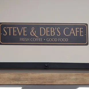 a sign for steve and debs cafe