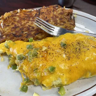 Cheese &amp; veggie omelette with hash browns.
