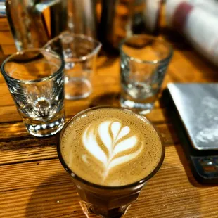 Serious cortado