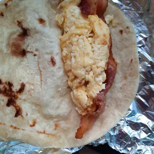 Egg &amp; bacon breakfast taco