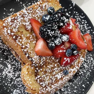 French Toast with Fruits